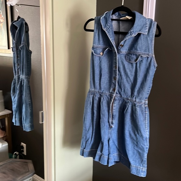 🎉1 hour sale. Blue jean overalls, button down, size 8 - Picture 1 of 5